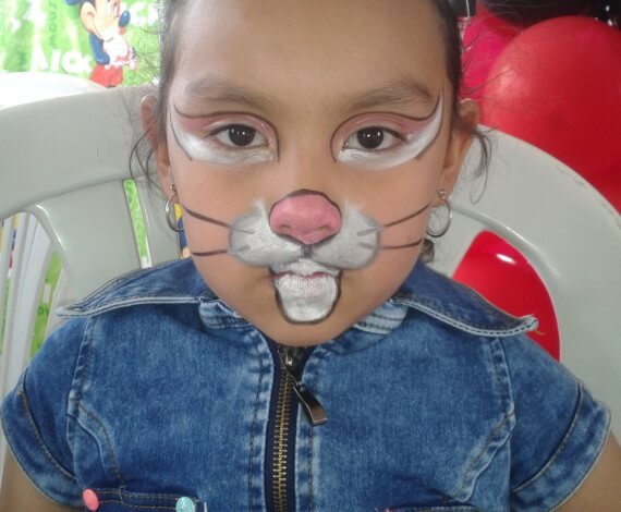 Pintacaritas Conejo en fiesta infantil