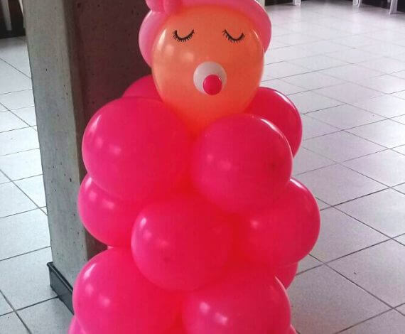 Bebé en globos